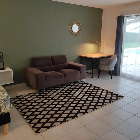 Royan Saujon Медис